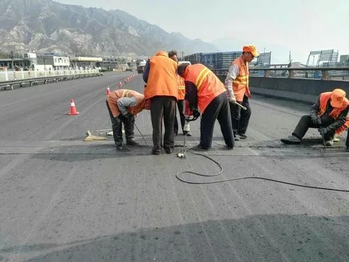 山根镇道路桥梁病害治理